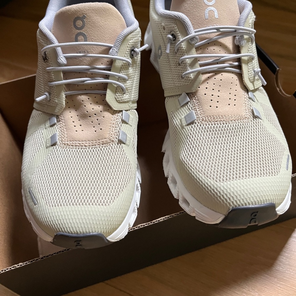 NWT, never worn, women’s On Cloud Running Tan and Gray Design 8.5